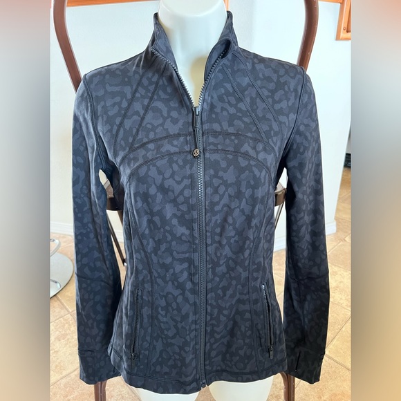 Lululemon Set Top and Bottom - Picture 7 of 16